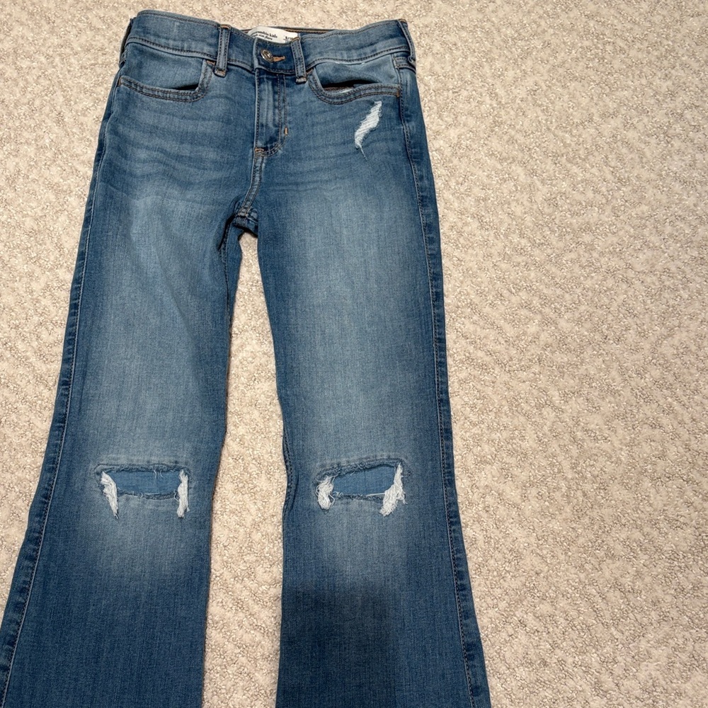 Girls Abercrombie jeans worn once. High rise flare!